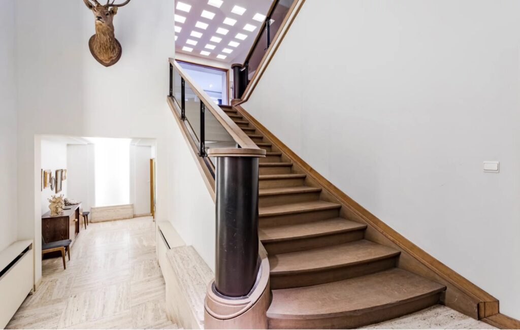 Barnes Brussels 86656756
