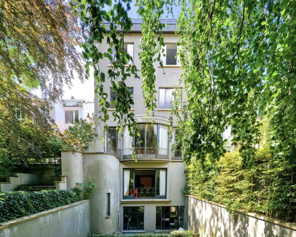 Barnes Brussels 86656756