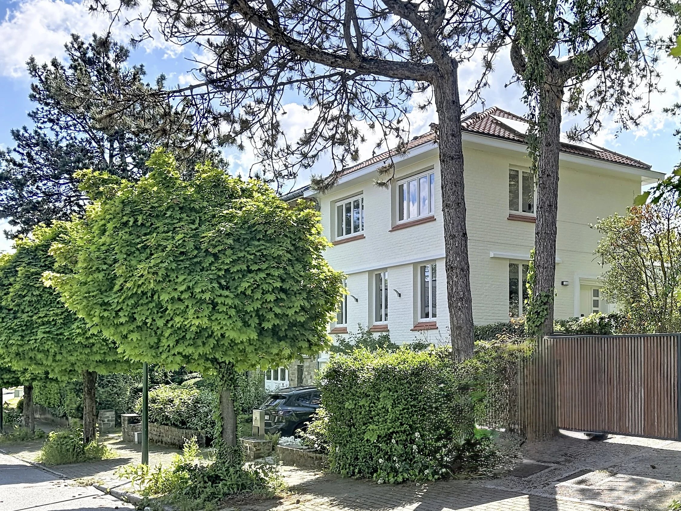 Quartier Observatoire, maison 3 façades entièrement rénovée sur un terrain de 350m2 orienté Sud.