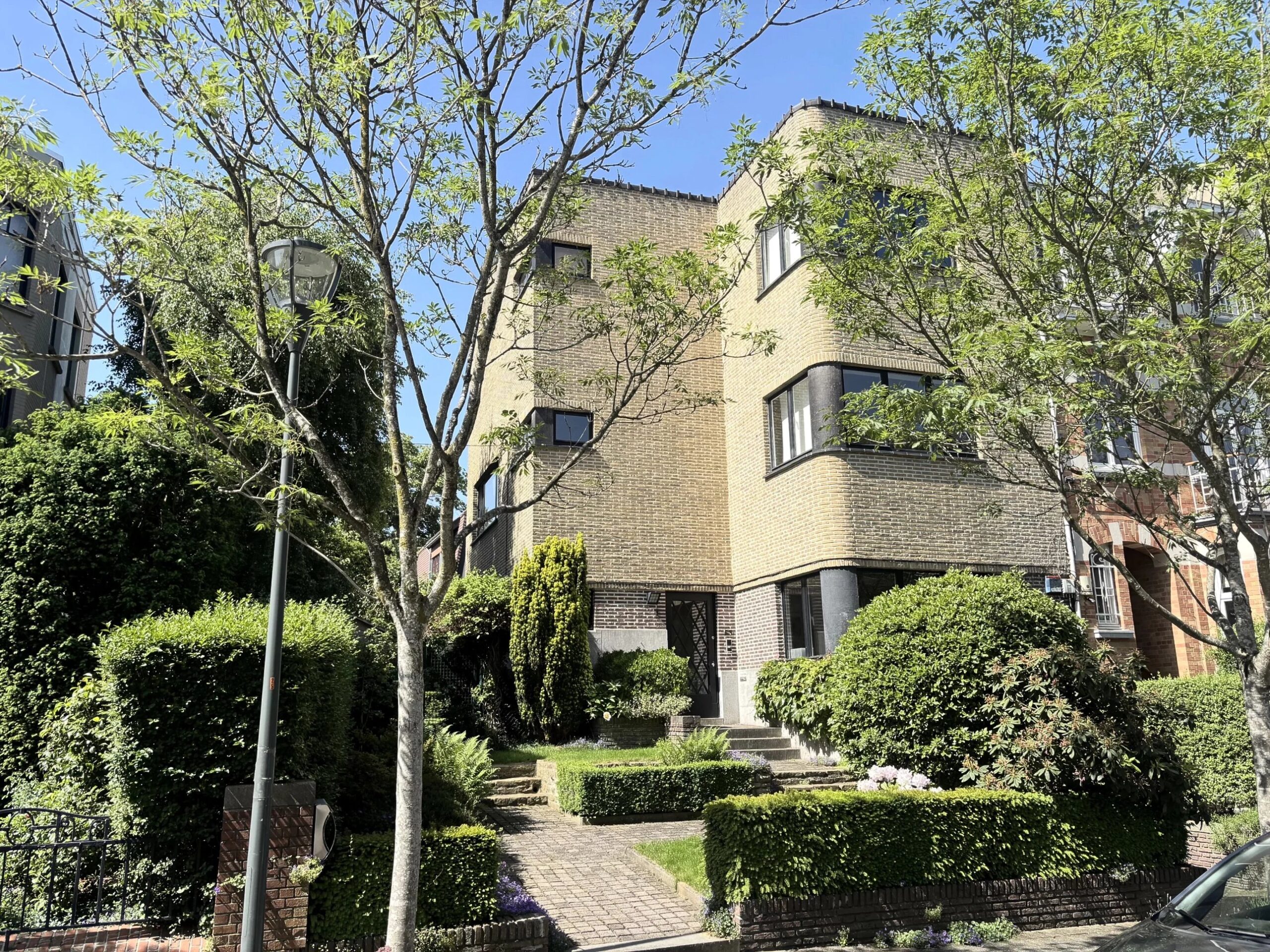 SOUS OFFRE _Schaerbeek - Quartier des Fleurs - Belle maison moderniste