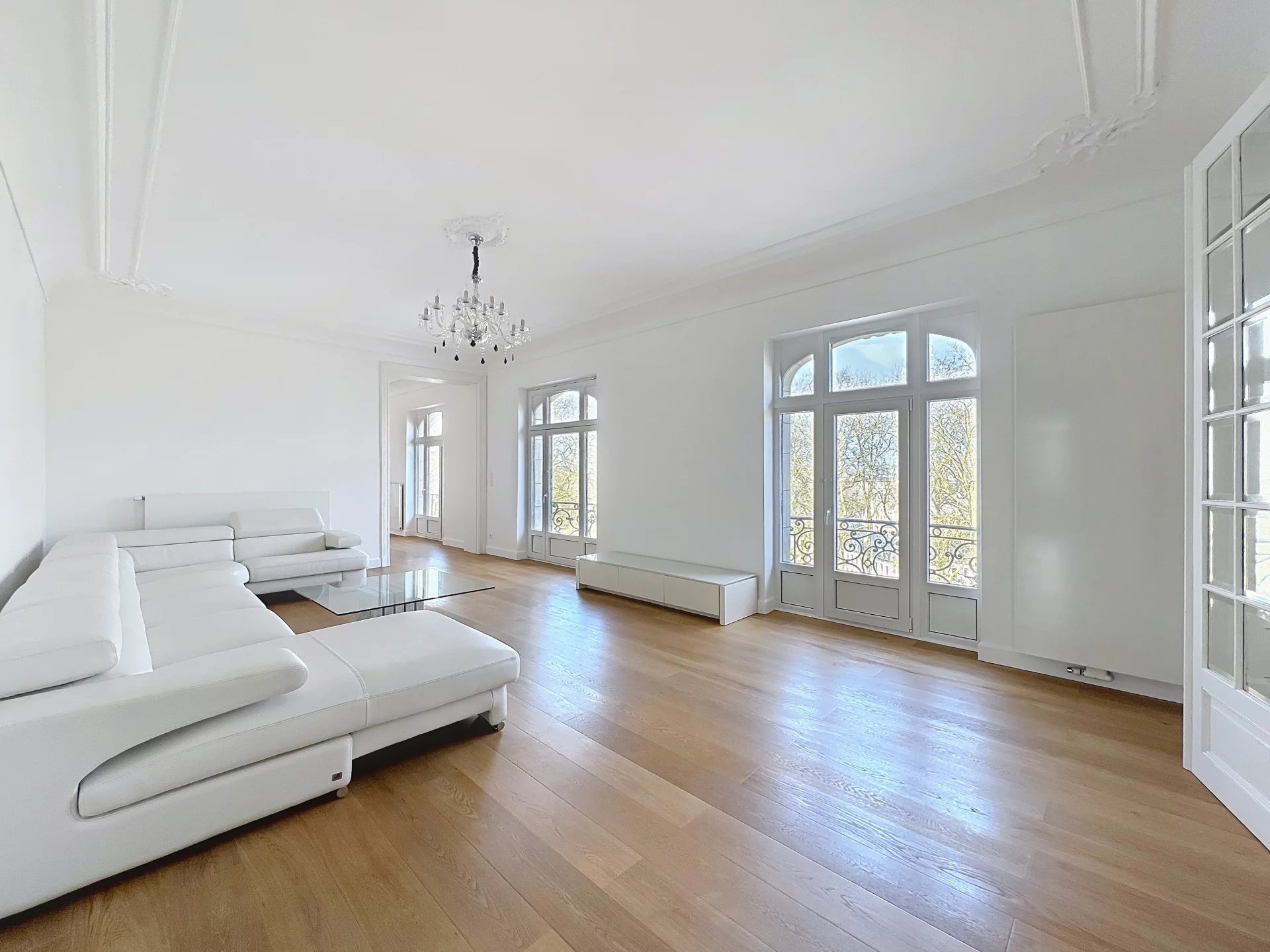 Barnes Brussels - Brabant 85780887