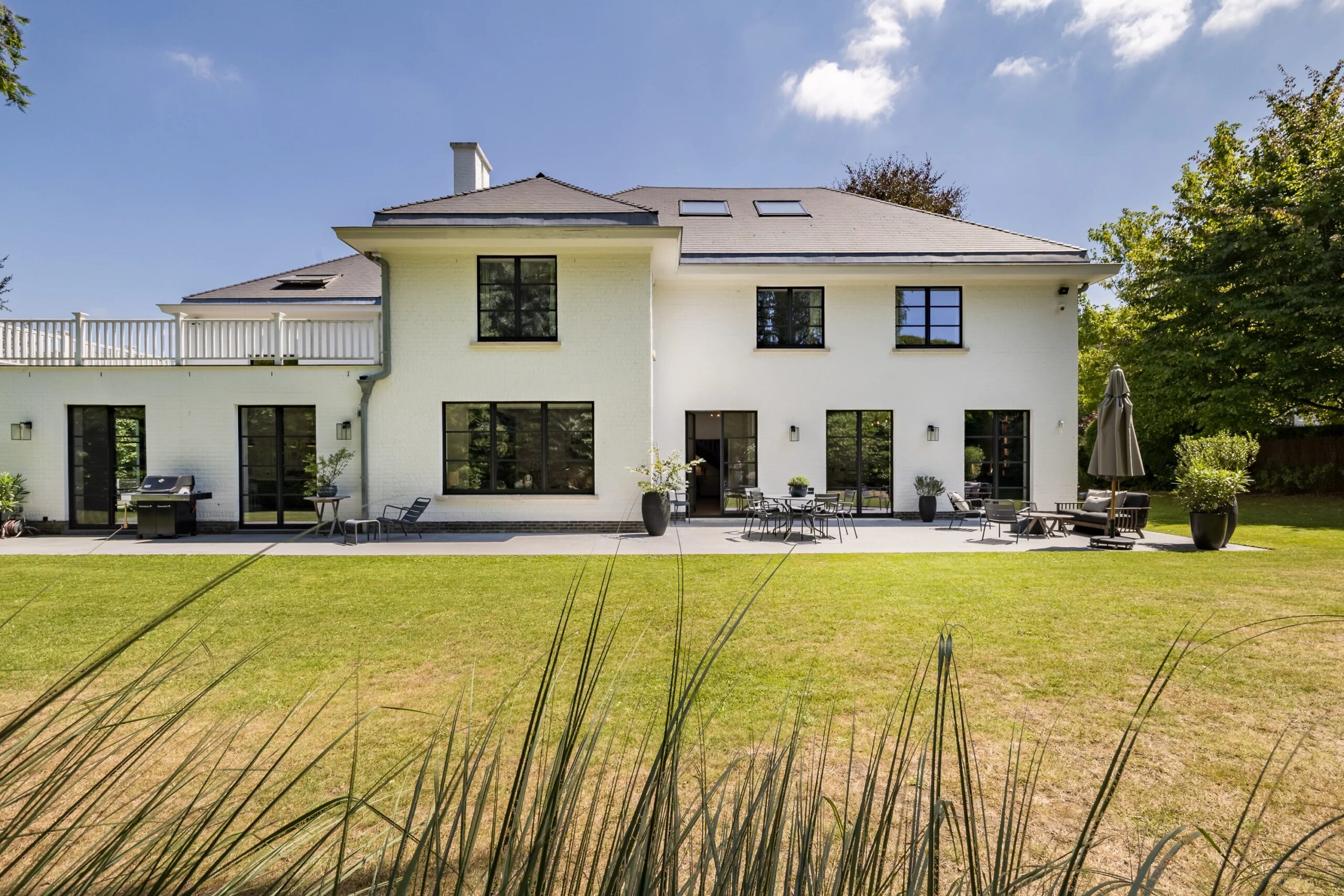 Val Duchesse — Villa classique rénovée, jardin et piscine