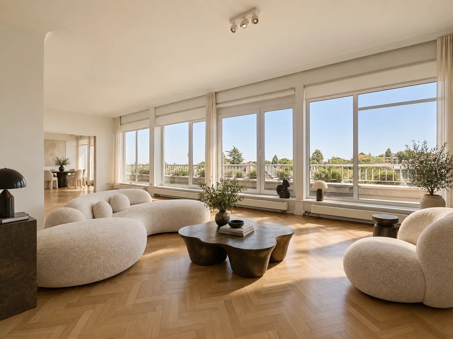 En face de l’Hippodrome de Boitsfort – Appartement d’environ 180 m² avec une terrasse périphérique